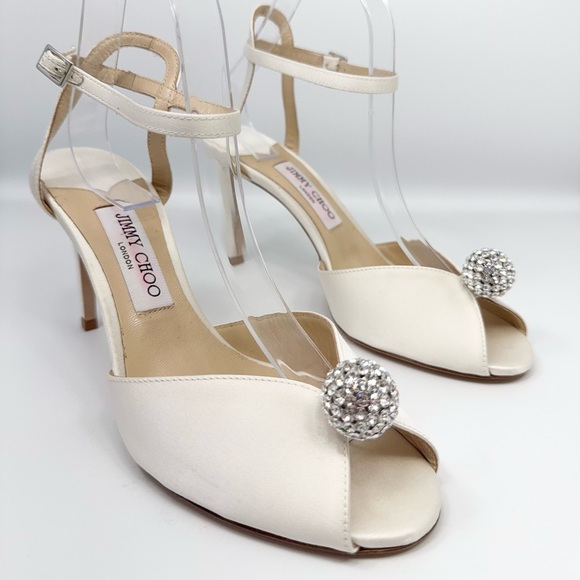 Jimmy Choo Sacora 85
Ivory Satin Sandals with Crystal-Embellished Sphere - Picture 6 of 12